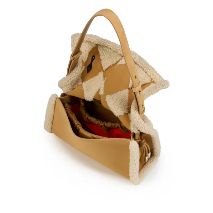 Baggy Small – skuldertaske – diamantformet kalveskind og lammeskind – beige Baggy Small – skuldertaske – diamantformet kalveskind og lammeskind – beige