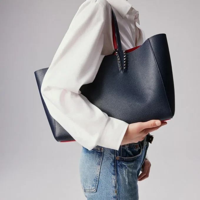 Cabata Small – Tote-taske – Kalveskind og pigge – Zaffiro Cabata Small – Tote-taske – Kalveskind og pigge – Zaffiro