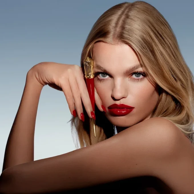 Rouge Stiletto Vinyl Gloss Burning Spice 415V Burning Spice – Christian Louboutin Beauty USA Rouge Stiletto Vinyl Gloss Burning Spice 415V Burning Spice – Christian Louboutin Beauty USA